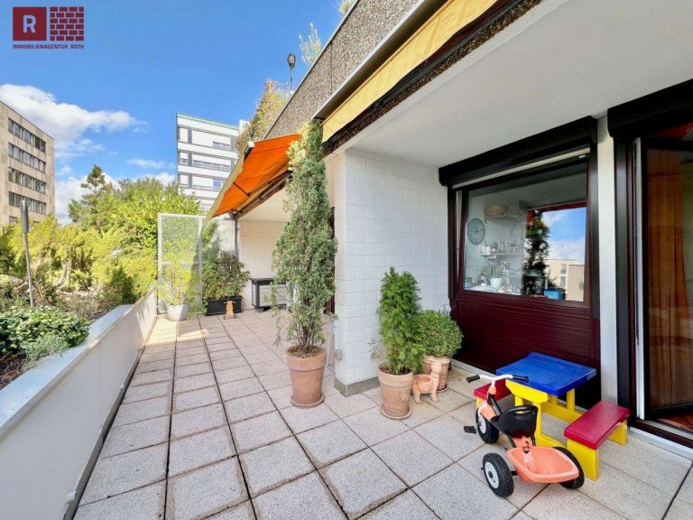 Terrasse Frankfurt am Main Etagenwohnung Gro�e Terrasse inklusive: Gepflegte 3-Zimmer-Wohnung in ruhiger Lage!