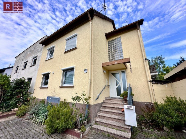  Frankfurt am Main Mehrfamilienhaus F-Goldstein: Gepflegtes 2-Familienhaus mit Garten, Garagen & Bonus