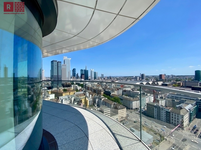 Balkon Frankfurt am Main Etagenwohnung GRAND TOWER 20. OG: Das besondere Wohnen: 3-Zi. Whg inkl. EBK mit spektakul�ren Skylineblick