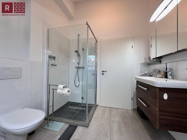 G�ste WC m. Dusche Etagenwohnung Offenbach / Tempelsee