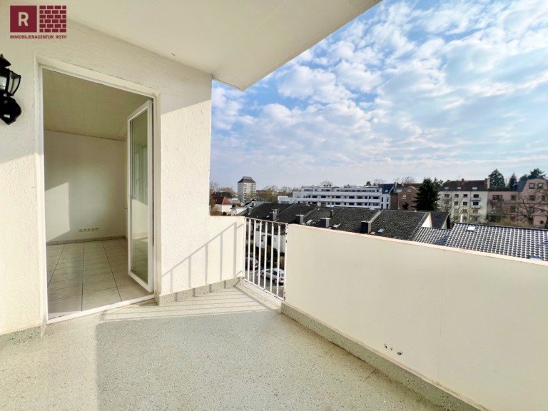 Gro�er Balkon Hanau Etagenwohnung Sonnige 3-Zimmer-Wohnung mit zwei Balkonen, Aufzug & Garage in ruhiger Wohnlage