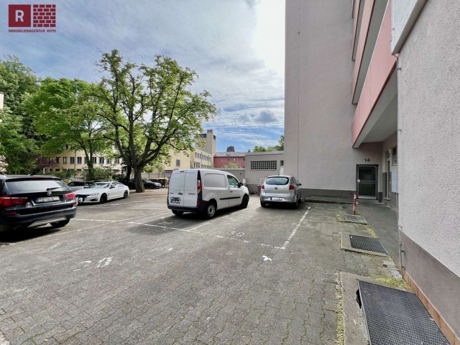 Parkpl�tze hinter dem Haus Einzelhandel Frankfurt