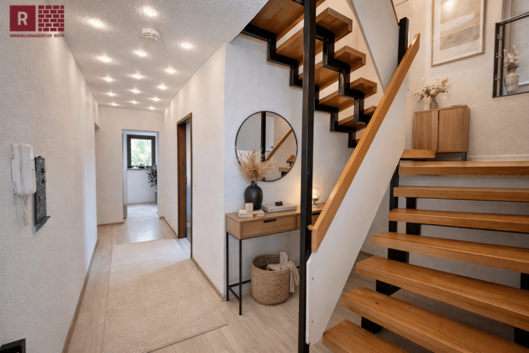Immobilienmakler Frankfurt Flur Frankfurt am Main Maisonettewohnung Urban leben, ruhig wohnen - 3-Zimmer-Maisonette mit Balkon in begehrter Westend-Lage