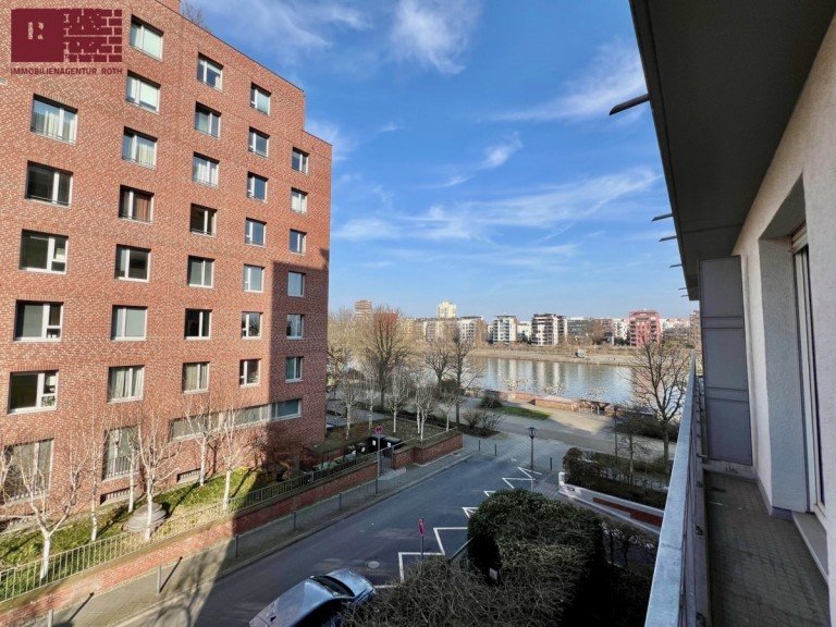 4 Frankfurt am Main Etagenwohnung Beste Lage: 2-Zimmer Wohnung mit Mainblick