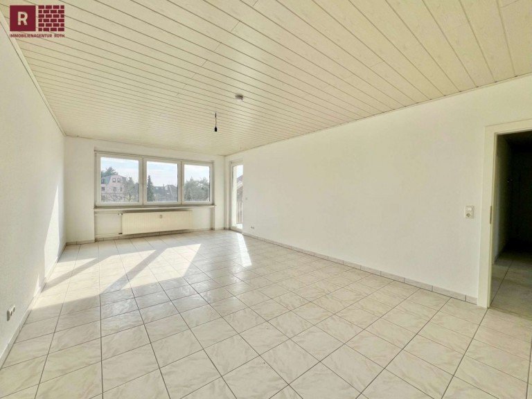 Wohnen Hanau Etagenwohnung Sonnige 3-Zimmer-Wohnung mit zwei Balkonen, Aufzug & Garage in Hanau