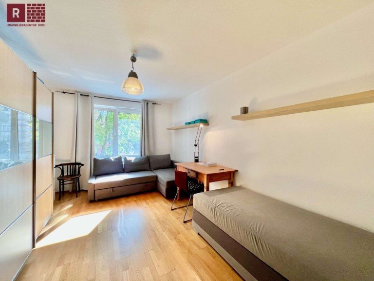 Zimmer 1 Frankfurt am Main Etagenwohnung Vollm�blierte 3-Zi.-Wohnung | Eigent�mer wohnt ca. 8-12 Wo./Jahr mit