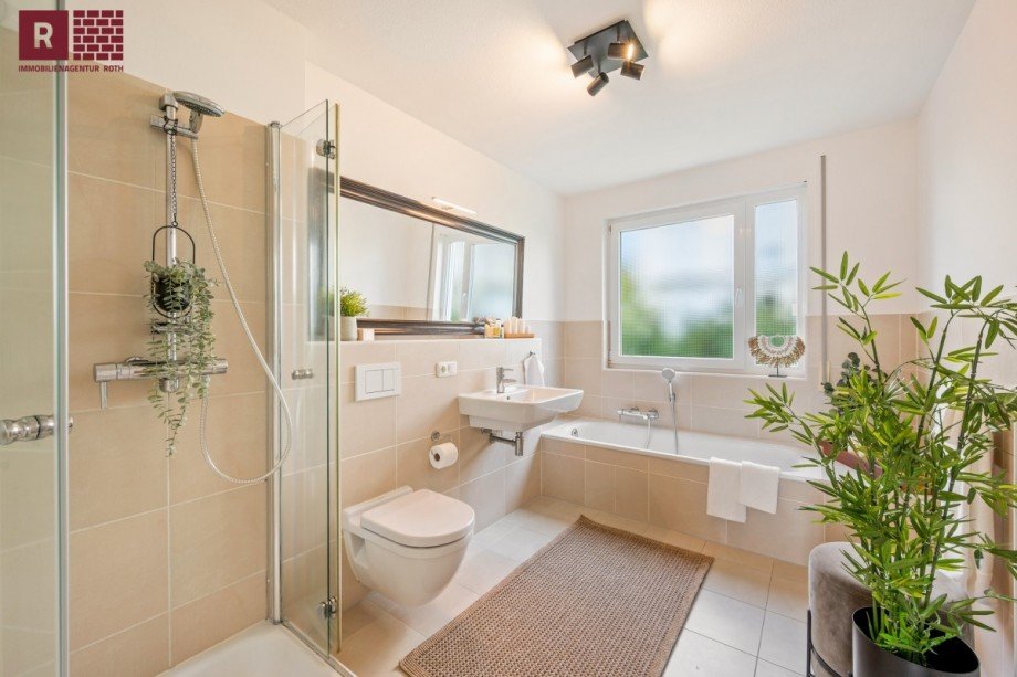 Modernes Badezimmer Doppelhaush�lfte Frankfurt am Main